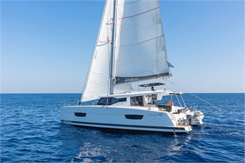 Lucia 40 (4Cab) 
