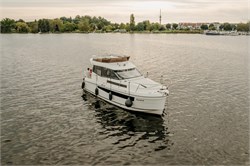 Platinum 989 Flybridge