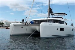 Lagoon 42 (4+2Cab)