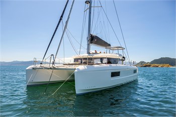 Lagoon 43 (4+1Cab)