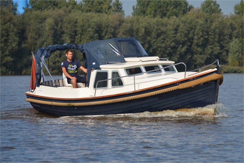 Sloep Cabin 750