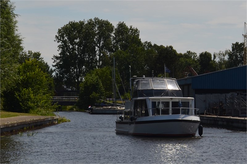 Safari Houseboat 1050