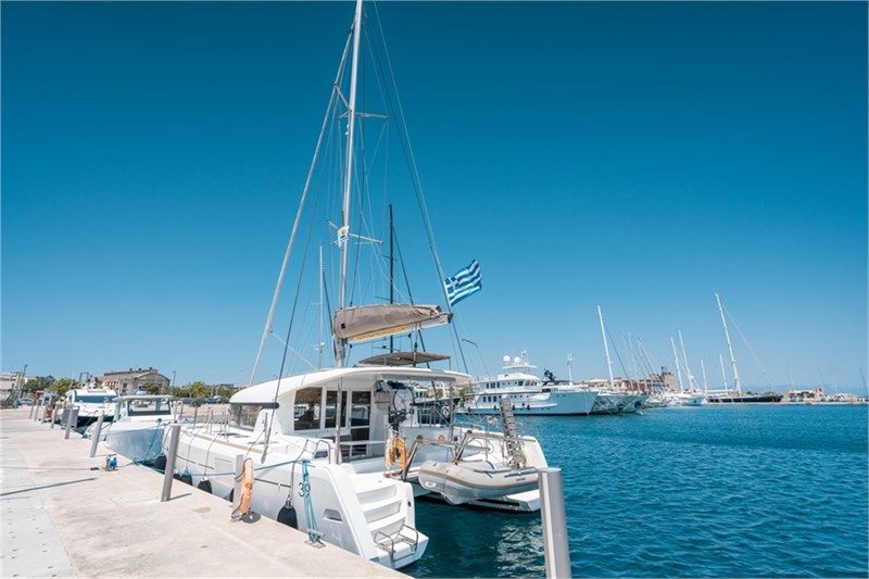 Lagoon 39