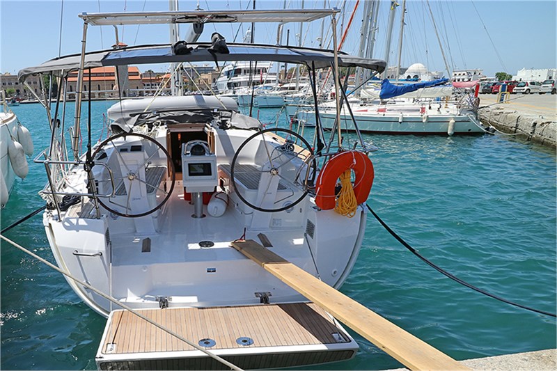 Bavaria Cruiser 37