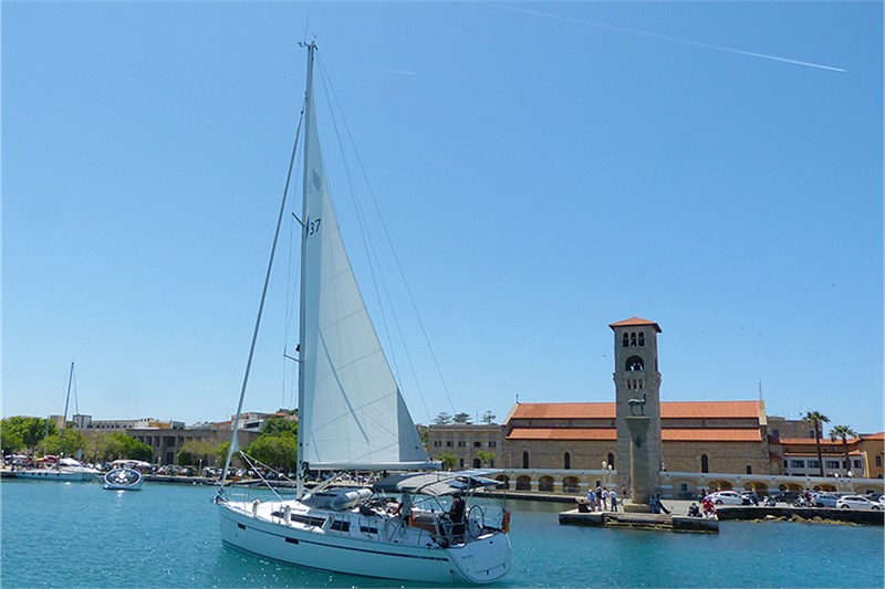 Bavaria Cruiser 37