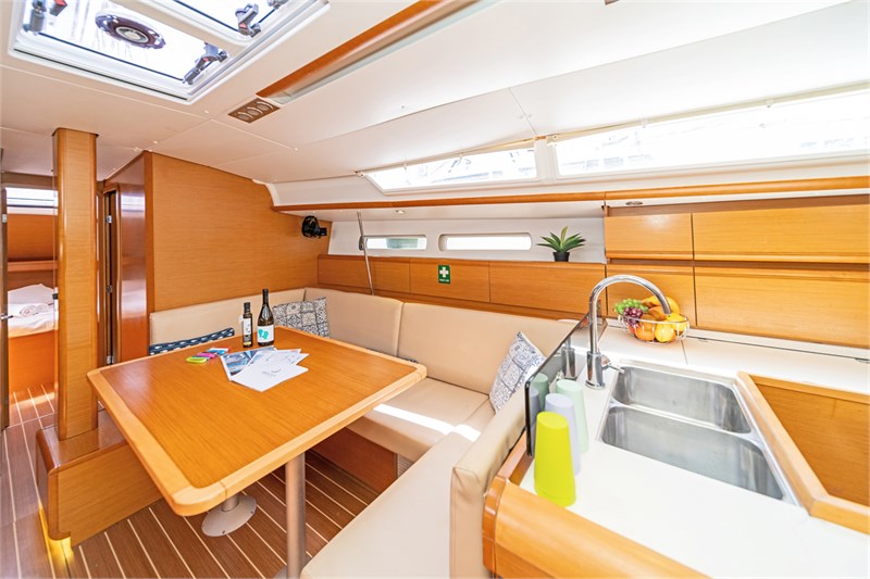 Sun Odyssey 439