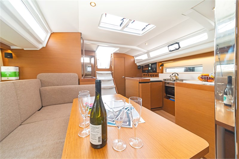 Sun Odyssey 440