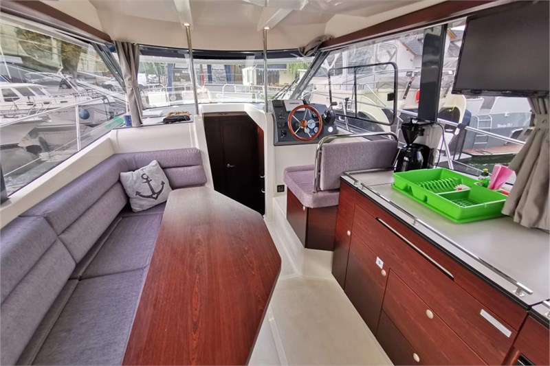 Platinum 989 Flybridge