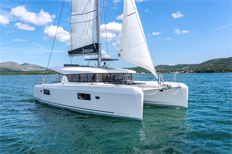 Lagoon 42